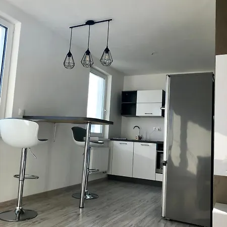 In Nobelova, Free Parking, Near Center Appartamento *