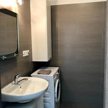 In Nobelova, Free Parking, Near Center Appartamento