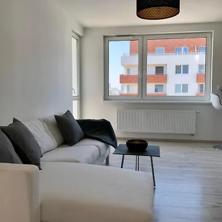 Appartamento In Nobelova, Free Parking, Near Center