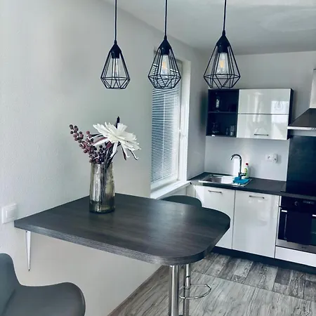 In Nobelova, Free Parking, Near Center Appartamento *