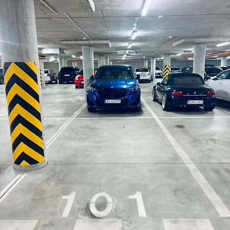 In Nobelova, Free Parking, Near Center Appartamento